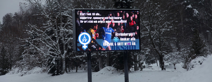 ecran de led publicitaire sur la route