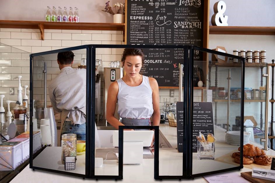 post techno paroi de protection en plexiglas dans commerce